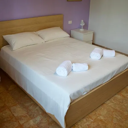 Ristrutturato Con Piccola Vista *