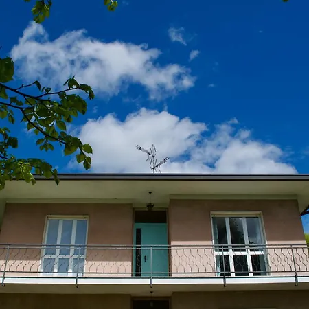 Ristrutturato Con Piccola Vista Apartment *