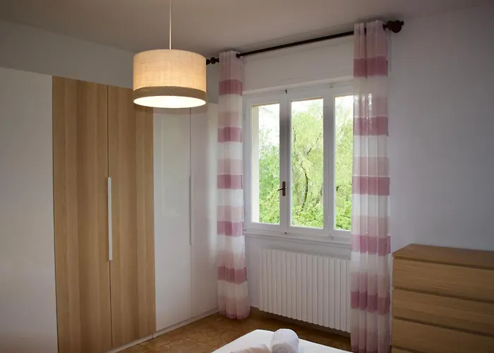 Ristrutturato Con Piccola Vista アパート