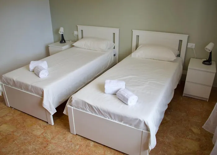 Ristrutturato Con Piccola Vista アパート Besozzo