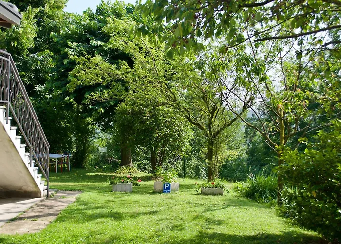 Ristrutturato Con Piccola Vista Apartament